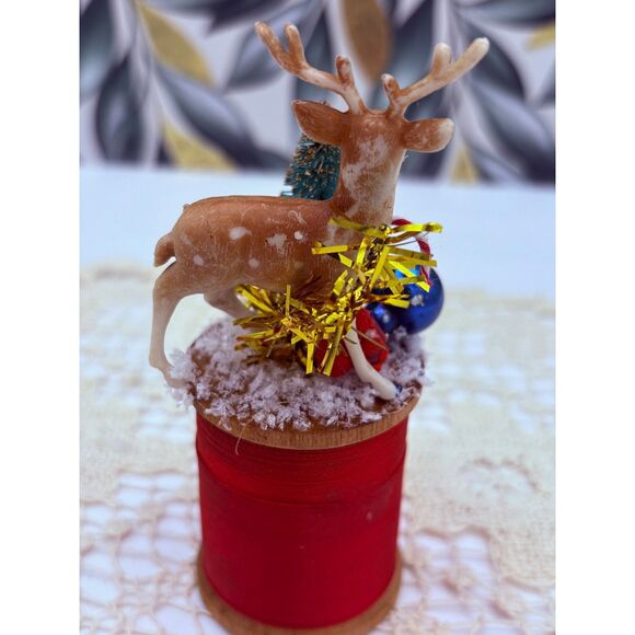 Miniature ALL VINTAGE Thread Spool Christmas Assemblage Reindeer - Picture 3 of 5